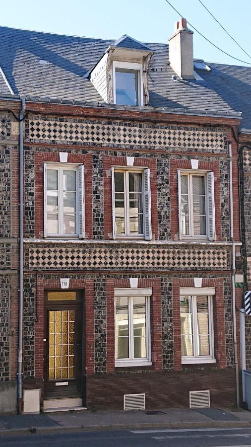 Tout un étage à 300 mètres de la mer ! Fécamp Exterior foto